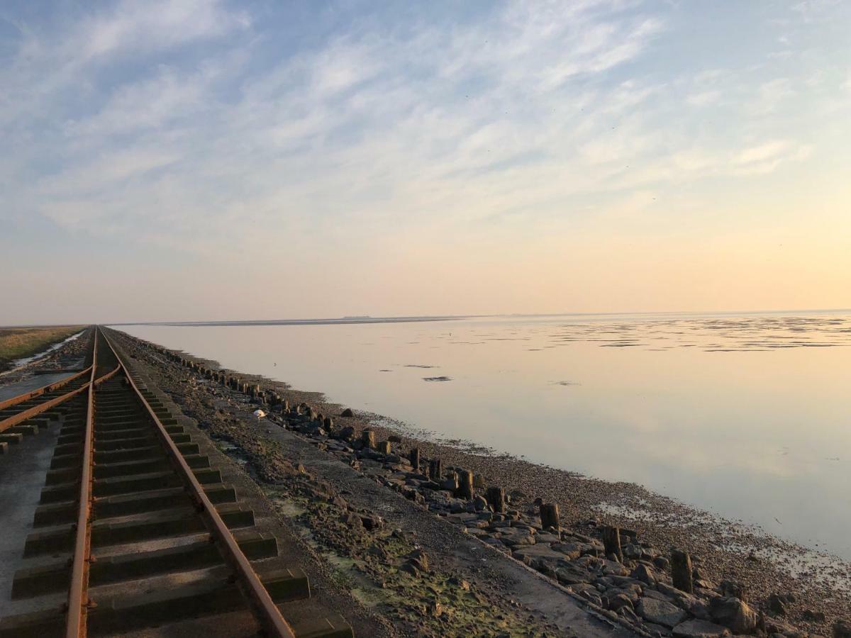 Kapitaenshaus Meerblick Langeneß Esterno foto